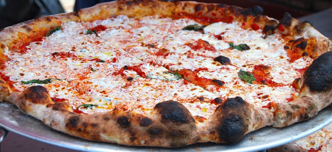 Pizza Margarita avec tomates et fromage